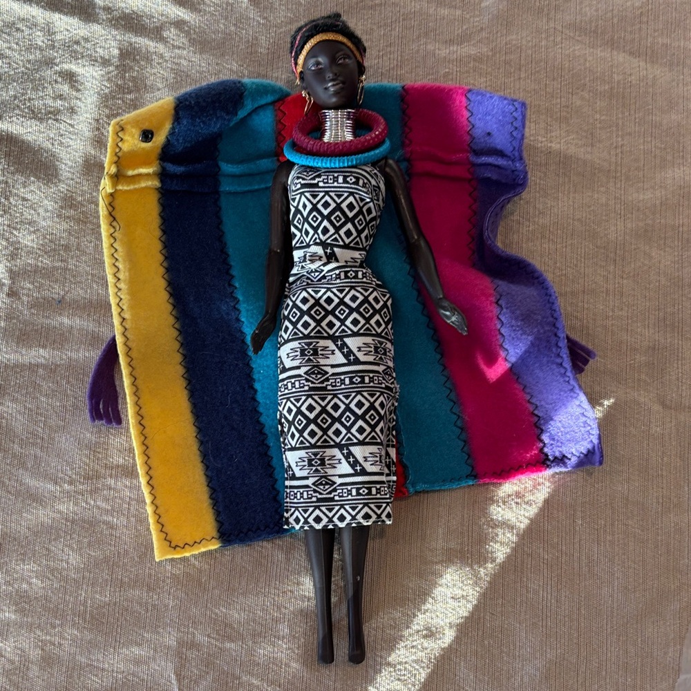 Princess of the World South Africa Barbie 2002 - Picture 4 of 5